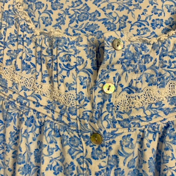 Eileen West nightgown, 100% lightweight flannel - Picture 4 of 8